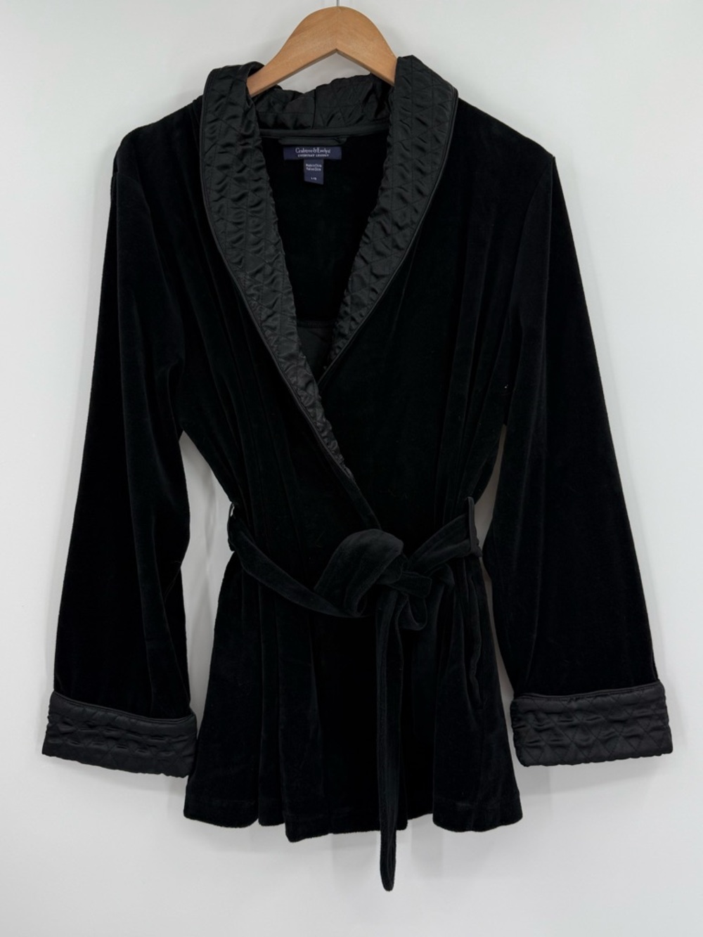✦ Crabtree & Evelyn Everyday Luxury Velour Smoking Jacket Set | Black | Large - Picture 3 of 7